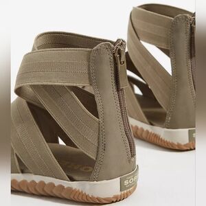 Sorel Out N' About Earth Tone Strappy Sandals Back Zip Closure Size 8